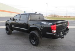 2016 Toyota Tacoma - Thumbnail 7