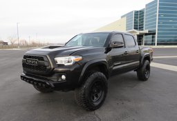 2016 Toyota Tacoma - Thumbnail 4