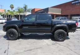 2016 Toyota Tacoma - Thumbnail 11