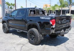 2016 Toyota Tacoma - Thumbnail 8
