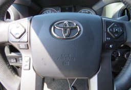 2016 Toyota Tacoma - Thumbnail 35