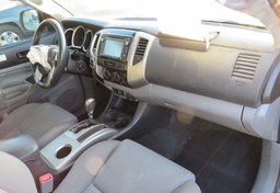 2015 Toyota Tacoma - Thumbnail 21