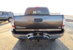 2015 Toyota Tacoma - Thumbnail 11