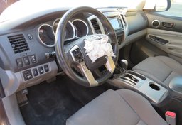 2015 Toyota Tacoma - Thumbnail 22