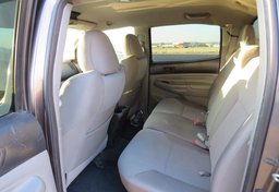 2015 Toyota Tacoma - Thumbnail 27