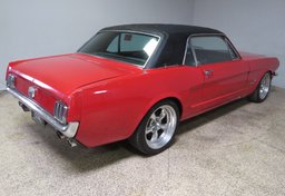 1966 Ford Mustang - Thumbnail 7