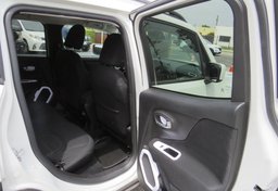 2019 Jeep Renegade - Thumbnail 17