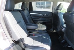 2019 Toyota Highlander - Thumbnail 25