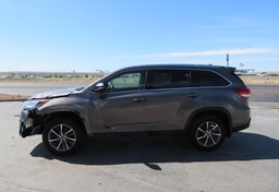 2019 Toyota Highlander - Thumbnail 9