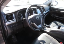 2019 Toyota Highlander - Thumbnail 19