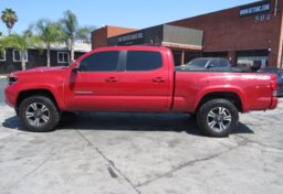 2016 Toyota Tacoma - Thumbnail 12