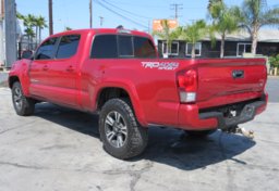 2016 Toyota Tacoma - Thumbnail 8