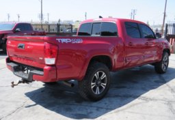 2016 Toyota Tacoma - Thumbnail 7