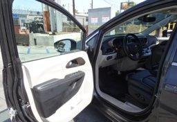 2020 Chrysler Voyager - Thumbnail 21