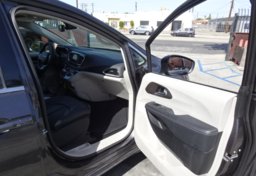 2020 Chrysler Voyager - Thumbnail 22