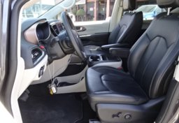 2020 Chrysler Voyager - Thumbnail 25