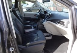 2020 Chrysler Voyager - Thumbnail 28