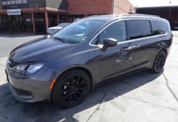 2020 Chrysler Voyager - Thumbnail 2