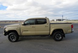 2017 Toyota Tacoma - Thumbnail 9