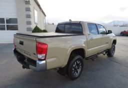 2017 Toyota Tacoma - Thumbnail 8