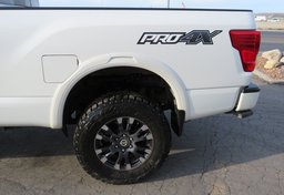 2017 Nissan Titan XD - Thumbnail 17