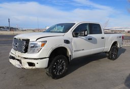 2017 Nissan Titan XD - Thumbnail 4