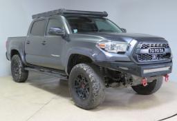 2018 Toyota Tacoma - Thumbnail 3