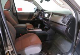 2018 Toyota Tacoma - Thumbnail 33