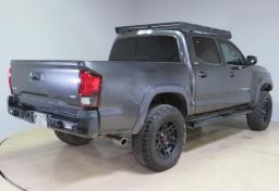 2018 Toyota Tacoma - Thumbnail 10