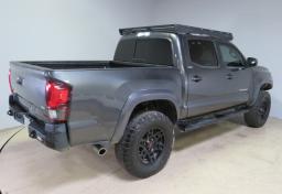 2018 Toyota Tacoma - Thumbnail 8