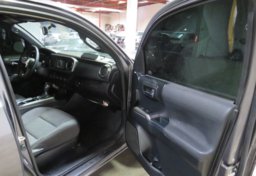 2017 Toyota Tacoma - Thumbnail 20