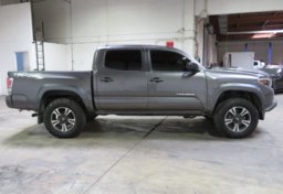 2017 Toyota Tacoma - Thumbnail 11
