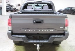 2017 Toyota Tacoma - Thumbnail 10