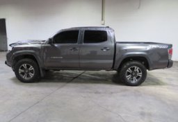 2017 Toyota Tacoma - Thumbnail 12