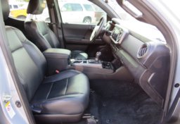 2019 Toyota Tacoma 4WD - Thumbnail 19