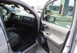 2019 Toyota Tacoma 4WD - Thumbnail 17