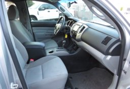 2014 Toyota Tacoma - Thumbnail 28