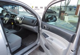 2014 Toyota Tacoma - Thumbnail 22