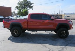 2017 Toyota Tacoma - Thumbnail 6