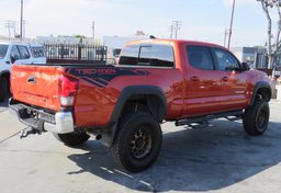 2017 Toyota Tacoma - Thumbnail 4