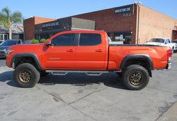 2017 Toyota Tacoma - Thumbnail 7