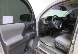 2020 Toyota Tacoma - Thumbnail 22