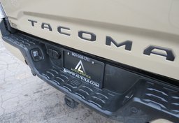 2020 Toyota Tacoma 4WD - Thumbnail 22