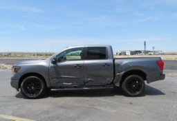 2019 Nissan Titan - Thumbnail 9