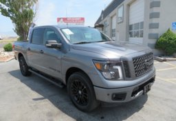 2019 Nissan Titan - Thumbnail 3