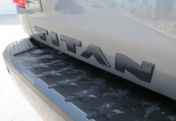 2019 Nissan Titan - Thumbnail 25
