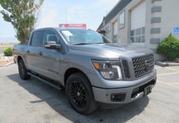 2019 Nissan Titan - Thumbnail 1