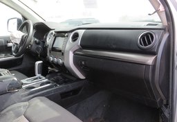 2014 Toyota Tundra 4WD Truck - Thumbnail 21