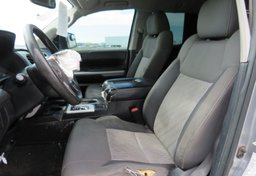 2014 Toyota Tundra 4WD Truck - Thumbnail 23