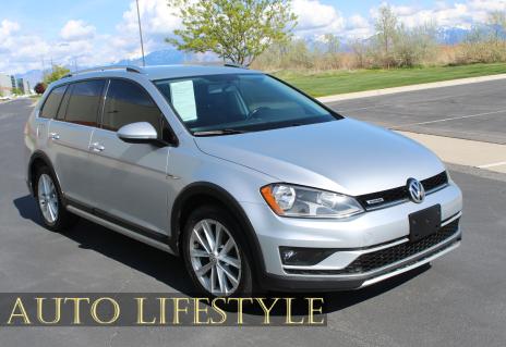 Picture of 2017 Volkswagen Golf Alltrack